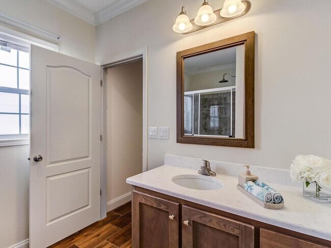 Building Photo - Historic Downtown Fernandina Home! Close t...