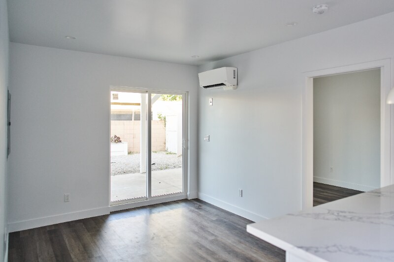 Building Photo - 606 E Realty St