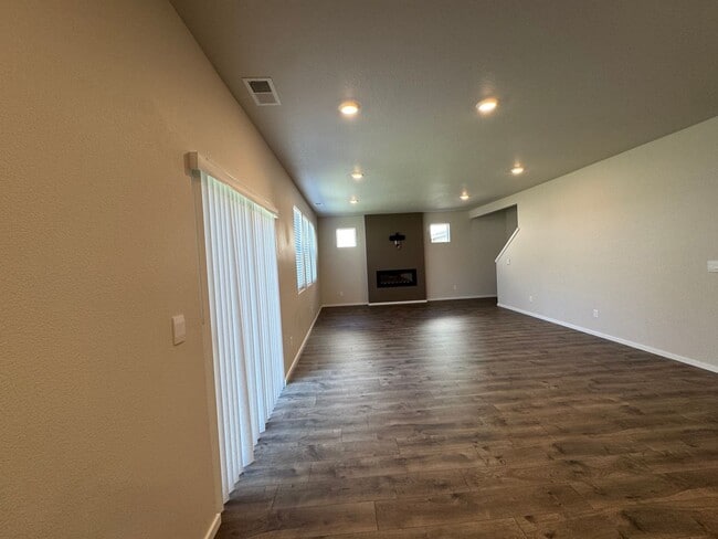 Building Photo - 5 bedroom House in Northeast Salem!