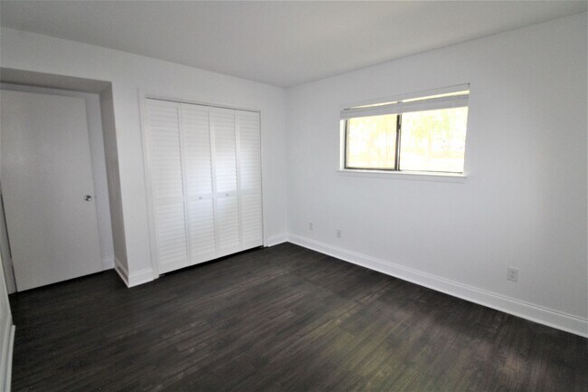 Building Photo - (Coming Soon) 2 Bedroom Condo In South Park!