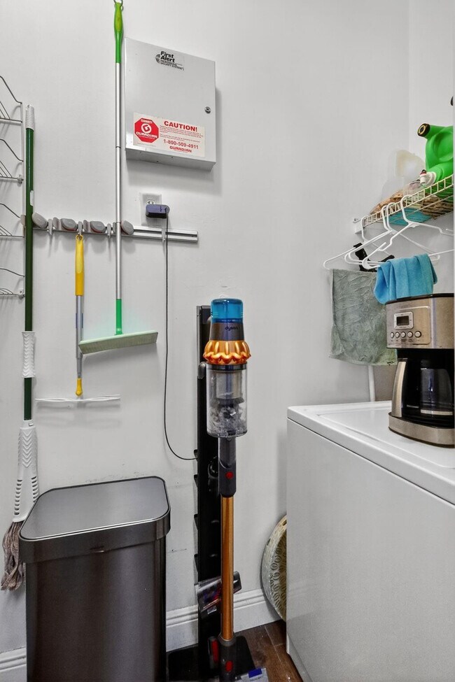 Building Photo - 4700 SW 160th Ave