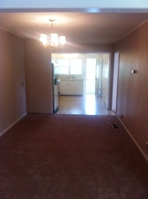 Building Photo - Florence Park South - 2 Bed 1 Bath 1 Garage, Fenced Yard! Large Kitchen!