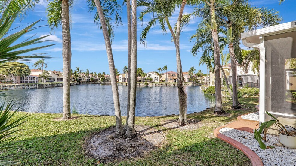 Building Photo - 1044 SE 6th Ct