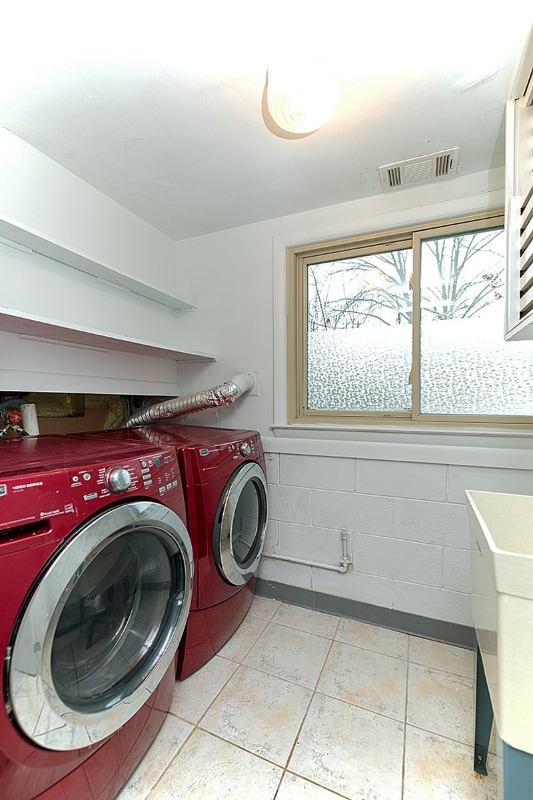 Building Photo - 4682 Huron Hill Dr