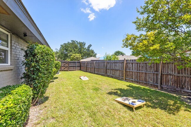 Building Photo - READY FOR MOVE IN NOW!