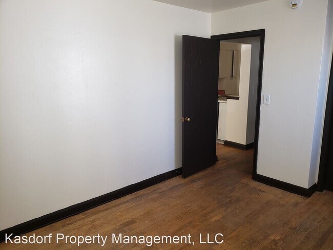Building Photo - 4136 N Green Bay Ave