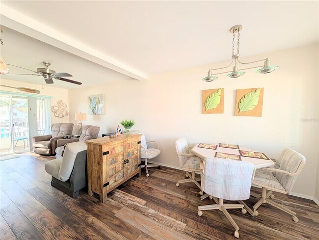 Building Photo - 2328 Canal Dr