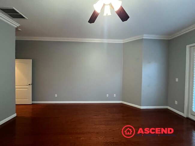 Building Photo - Charming Home in Olive Dr Area!