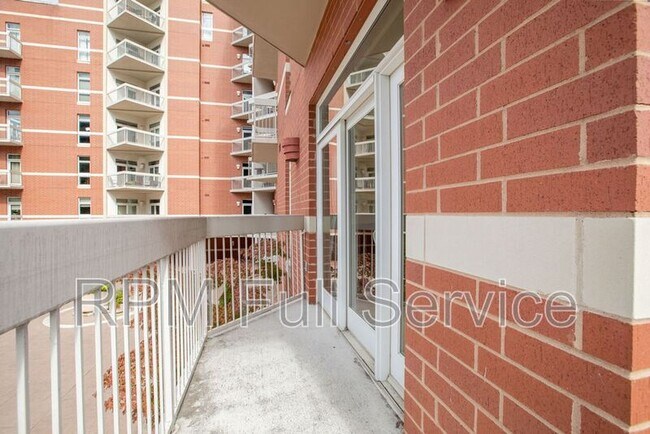 Building Photo - 110 31st Ave N