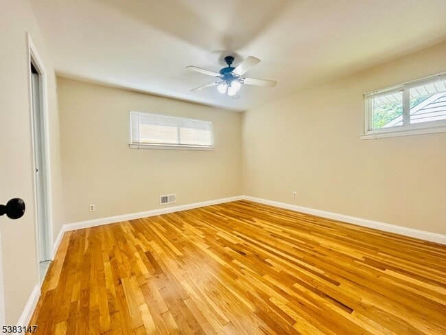 Building Photo - 28 Urma Pl