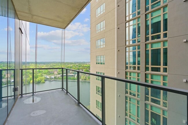 Building Photo - 44 East Ave