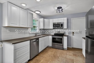 Building Photo - 4 bedroom 2 bath on quiet street in Briarwood