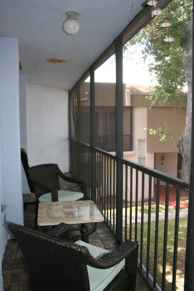 Building Photo - Pretty, Huge, Updated Townhome