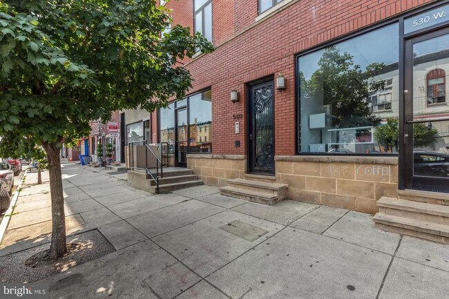 Building Photo - 530 W Girard Ave