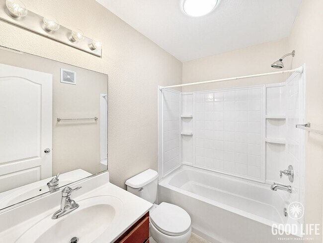 Building Photo - Beautiful 4B/4BA Home w/ Canyon Views & Great Layout!