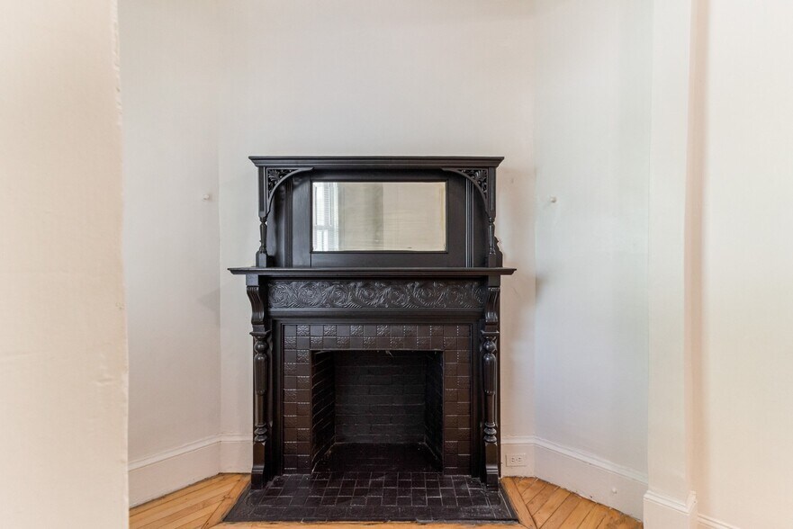 Building Photo - 169 Waterman St