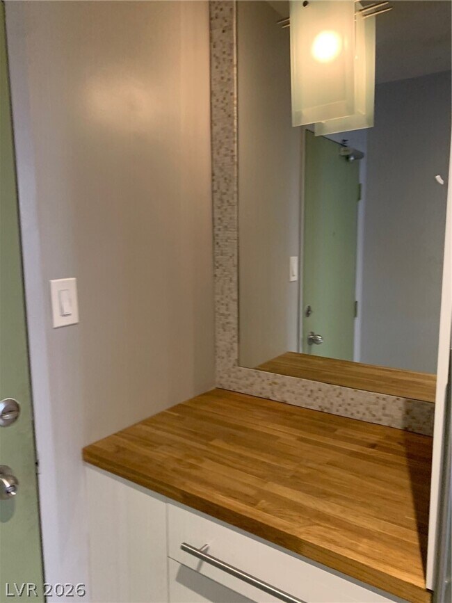 Building Photo - 3111 Bel Air Dr