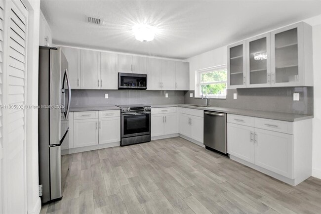 Building Photo - 13505 SW 122nd Ave