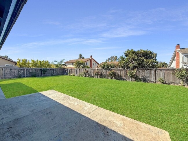 Building Photo - Updated 3B/2BA House in Oceanside!