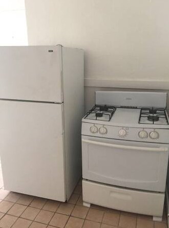 Building Photo - 8 Adella Pl