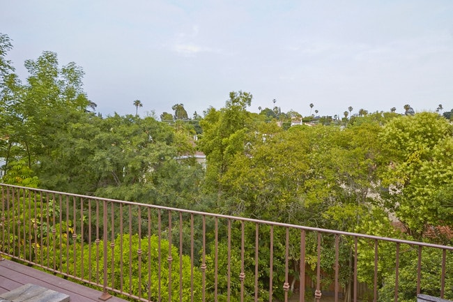 Building Photo - 2424 Tesla Ter