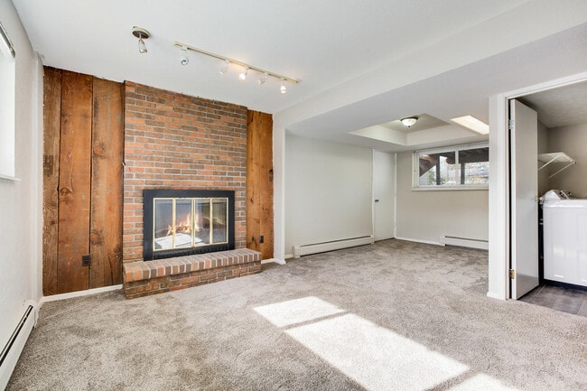 Building Photo - 6997 W Roxbury Ave