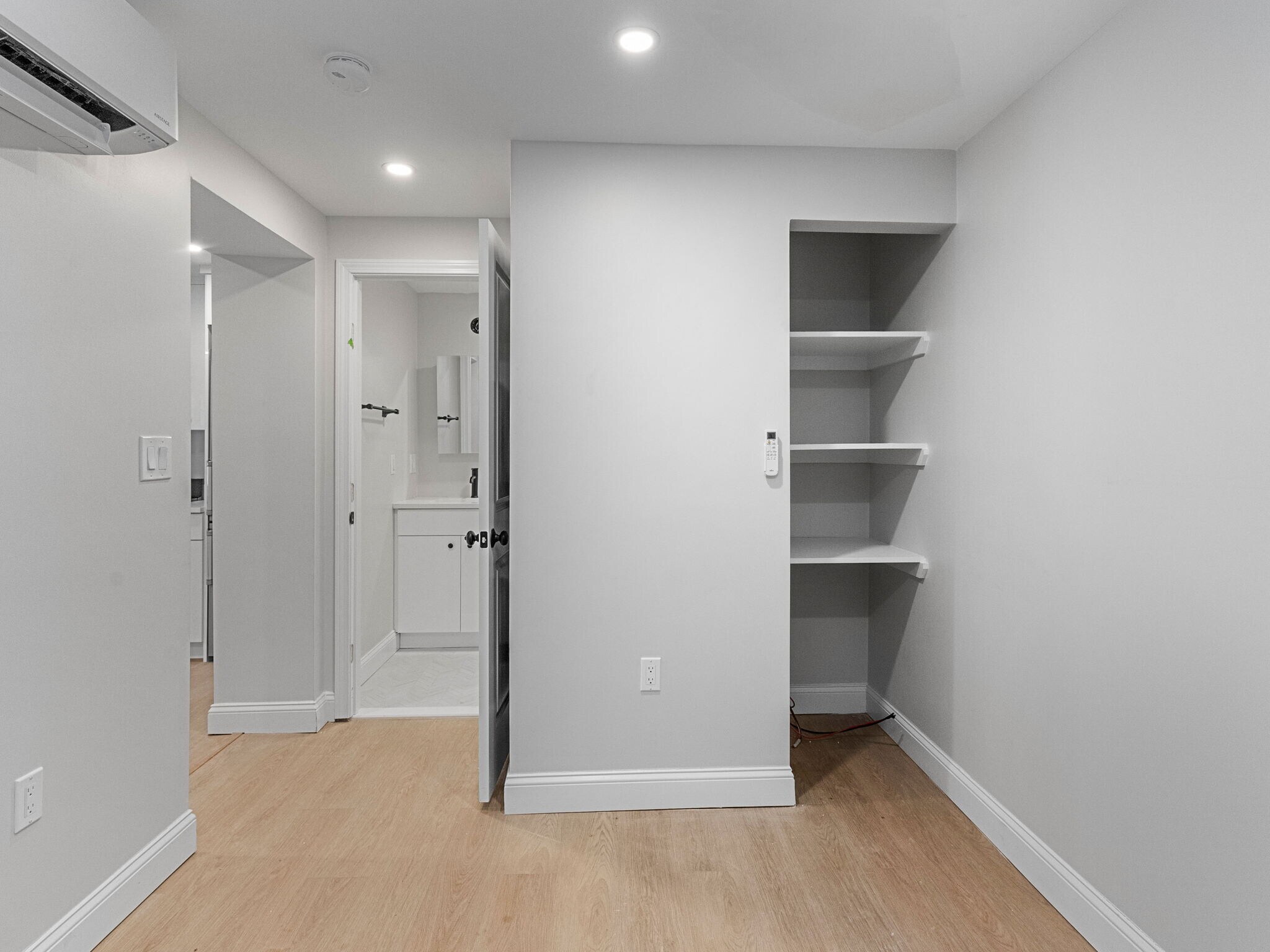 Building Photo - 6 Hull St