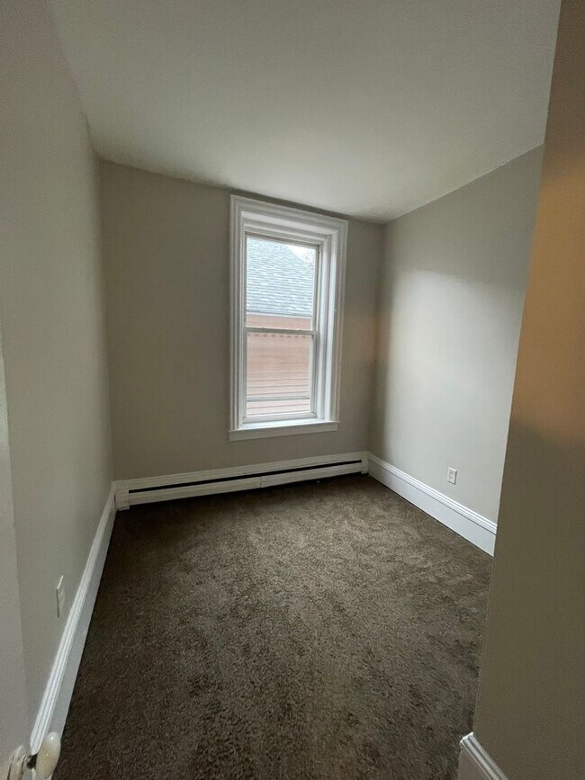 Building Photo - Bright & Spacious 2-Bedroom in Downtown Adams – $1,450/month