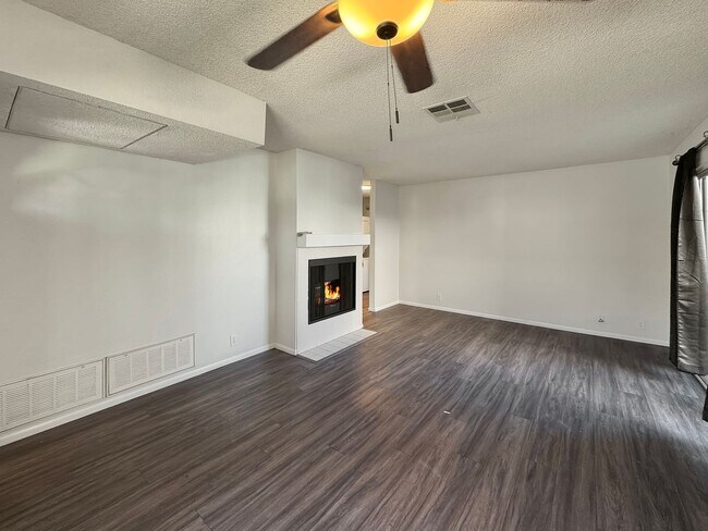 Building Photo - Stylish 2BD/2BA Condo in Mira Mesa's Summit Ridge Community with Private Patio & Pool Access