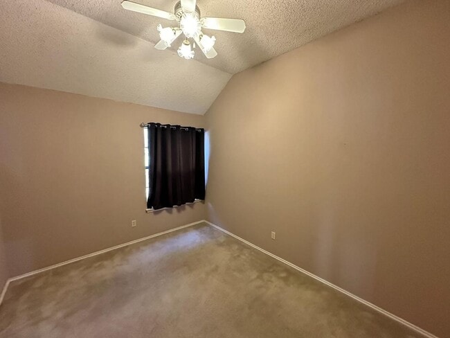 Building Photo - 4 Bed/ 2 Bath in Harker Heights TX