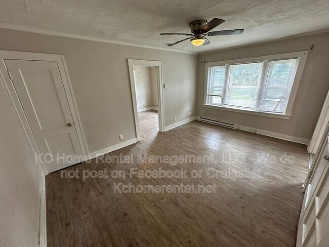 Building Photo - 305-307 N Gladstone Blvd