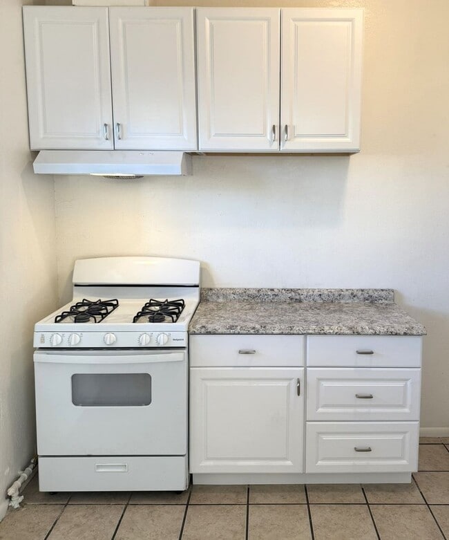 Building Photo - 3 bedroom apartment with a patio ***$250 gift card***