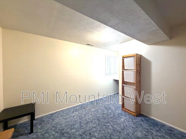 Building Photo - 1020 E 1275 N