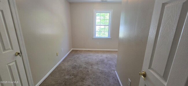 Building Photo - 3427 Westgate Dr