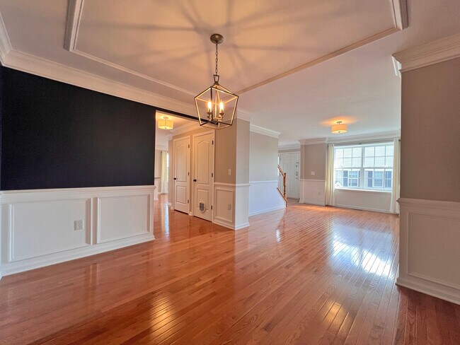 Building Photo - 4170 Bunker Hill Dr N