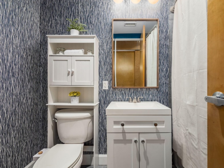 Building Photo - 106 N High St