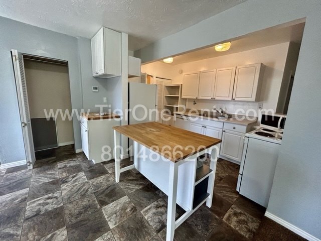 Building Photo - This property offers a NO DEPOSIT option available for qualified renters!