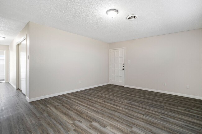 Building Photo - 118 Johnson St