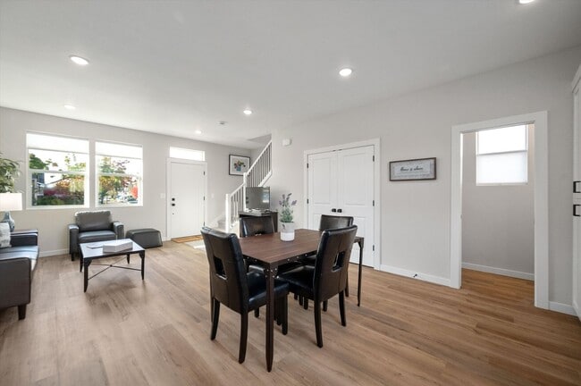 Building Photo - Move In Special- Up to 3 Months Free !! Ne...
