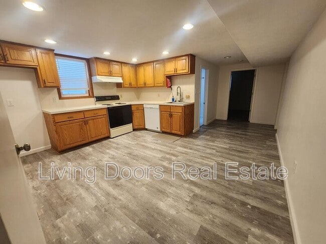 Building Photo - 3870 Steele Ave