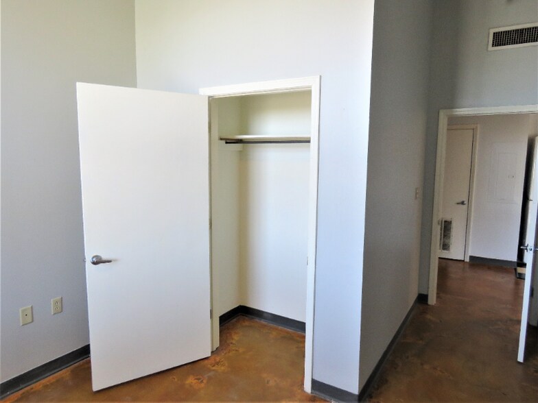 Building Photo - 1401 Scott St