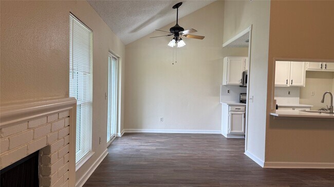 Building Photo - 3307 E Heatherock Cir