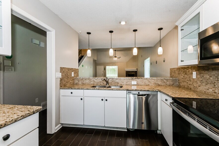 Building Photo - 277 Gaslight Cove