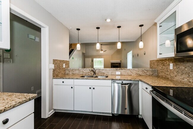 Building Photo - 277 Gaslight Cove