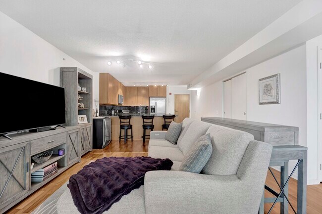 Building Photo - 9725 Woods Dr
