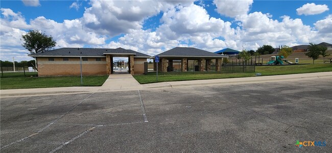 Building Photo - 7333 Amber Meadow Loop