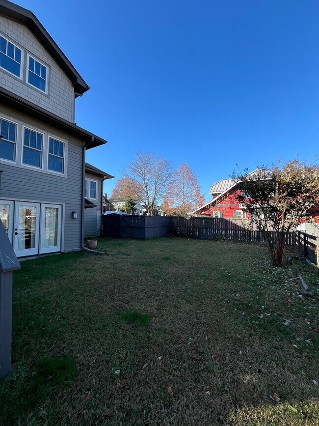 Building Photo - Charming Home in Belmont-Hillsboro Neighborhood, minutes to Vandy and Belmont, Fenced Yard