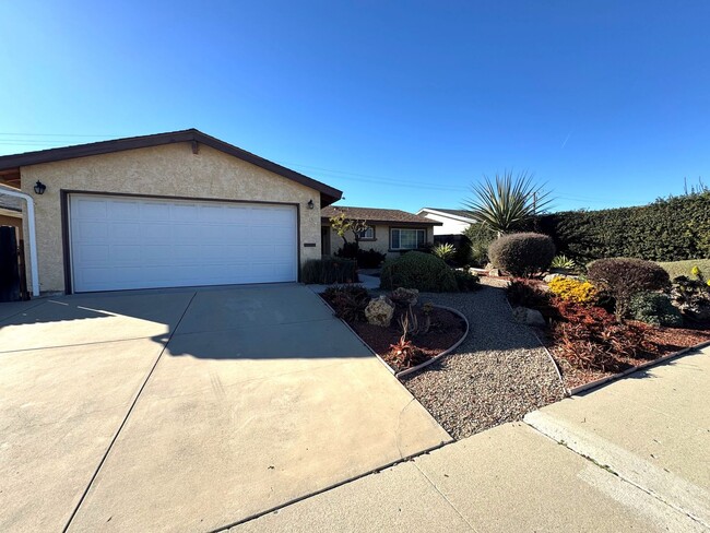 Building Photo - Charming East Ventura Home