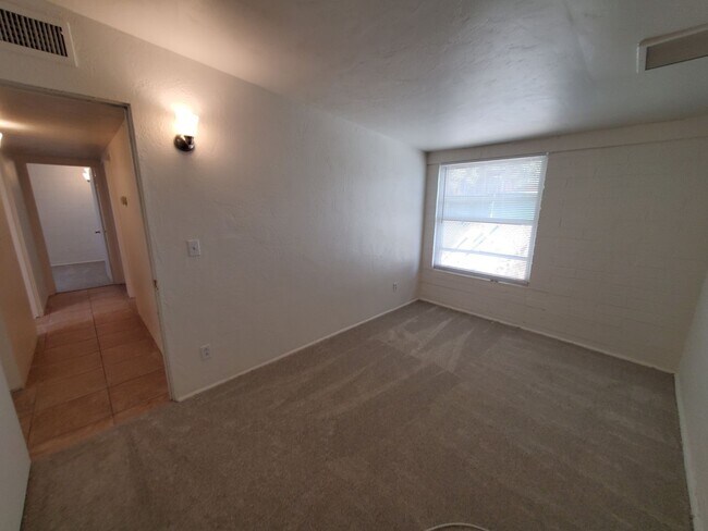 Building Photo - 4 bedrooms and 2 bathrooms with A/C.