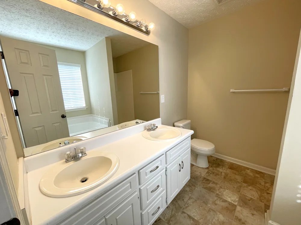 Building Photo - 2975 Hampton Valley Dr SE